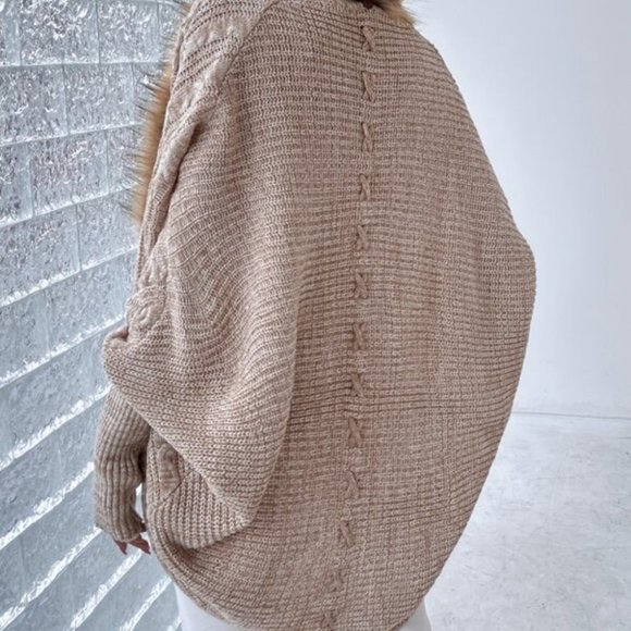 Contemporary vegan faux fur cardigan poncho scarf - Picture 3 of 9